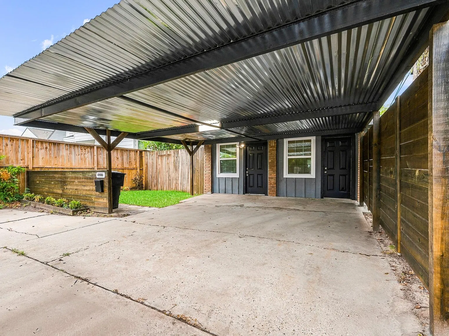 1 bed, 1.0 bath, 500 sqft, $1,100 — Photo 2