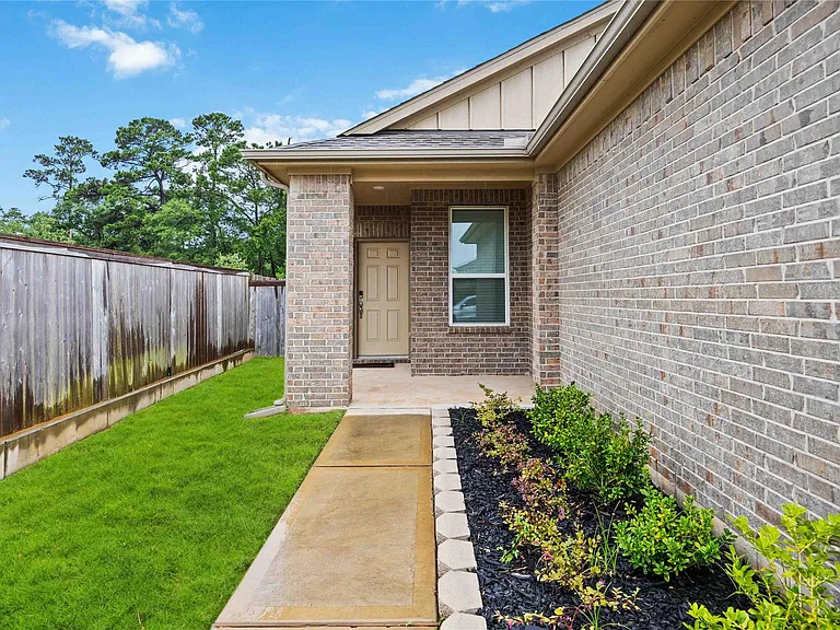 7047 Silverleaf Oak St — Photo 3