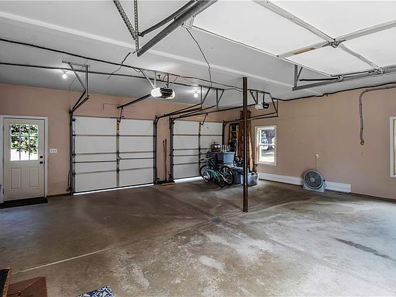 3rd image of 2709 Oakland Dr