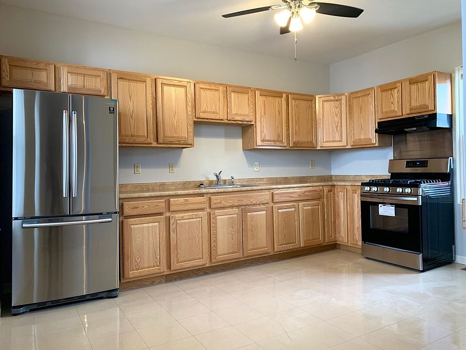 Kitchen w/ Brand New Appliances