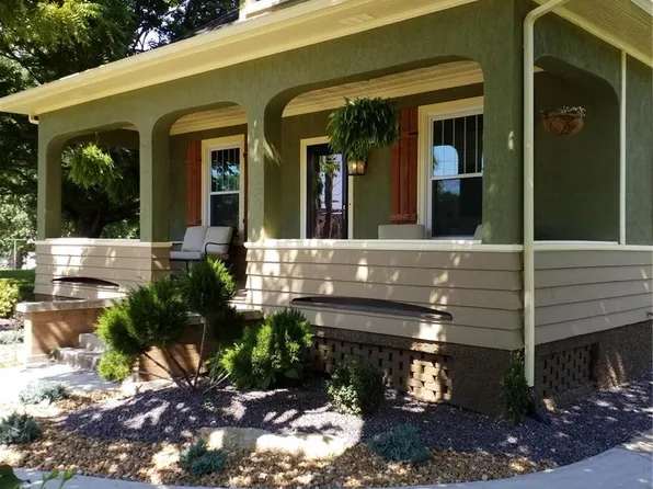 733 S West St, Carlinville, IL 62626