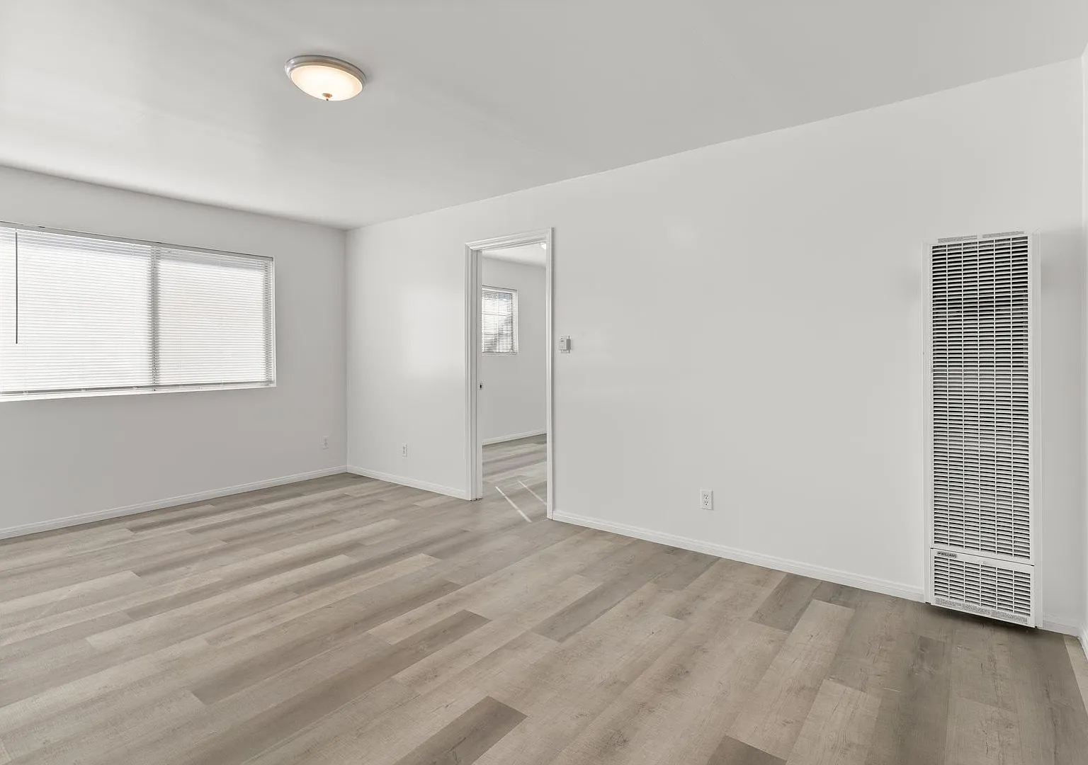 11116 Berendo Avenue — Photo 3