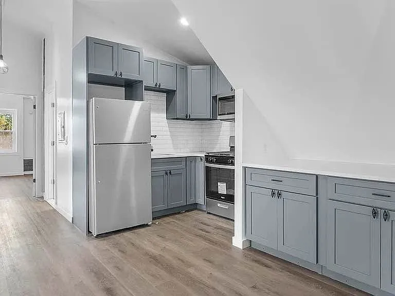 506 Avenue A #3 — Photo 8