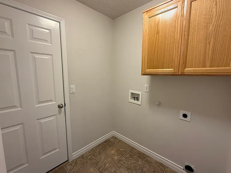 1356 Trent Ave N — Photo 13