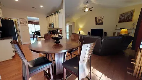 165 Rhett Dr — Photo 3