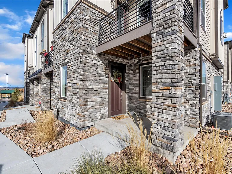 1554 Castle Creek Cir — Photo 3