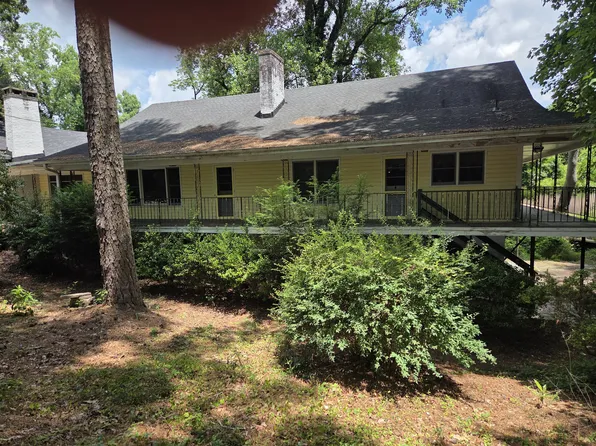 402 Pinecrest St, Carthage, NC 28327
