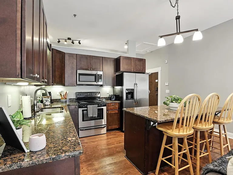 492 N Thomas St — Photo 16