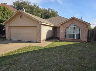 5537 Four Winds Dr, Arlington, TX 76018