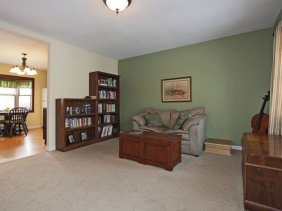 2nd image of 11 Hyde Park Row