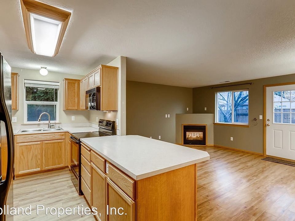 1st image of 2596 NE 1st Dr