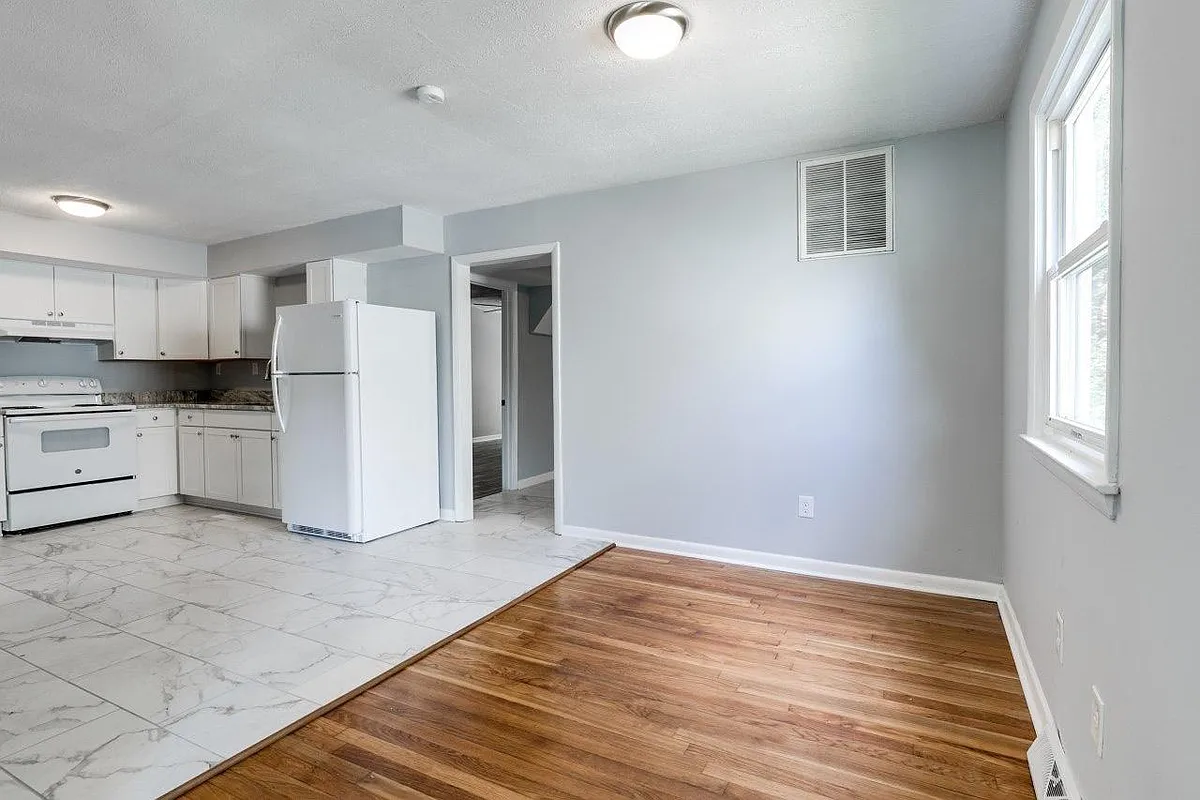 Building Photo - 1208 Louis Ln
