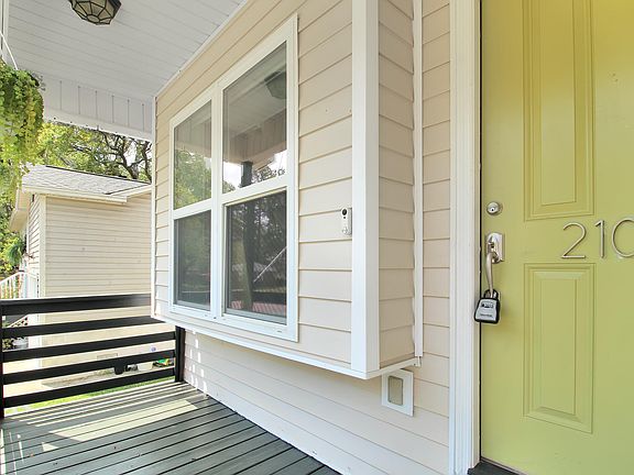5th image of 2104 Razorback Ln