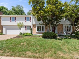 1806 Summer Lake Dr, Chesterfield, MO
