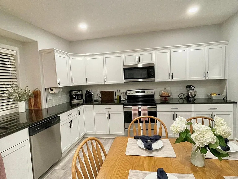 759 Terrace Ave — Photo 4
