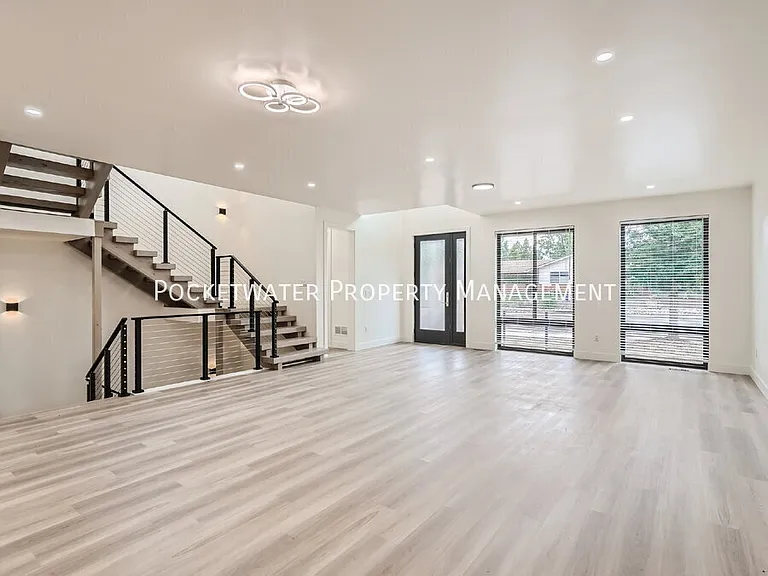3595 Darley Ave — Photo 2