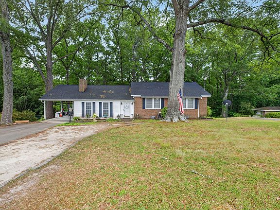 2nd image of 118 Castle Cir