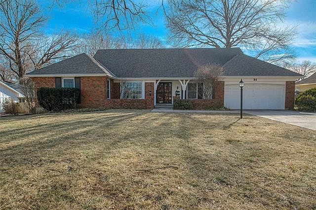 1st image of 31 W Bridlespur Dr