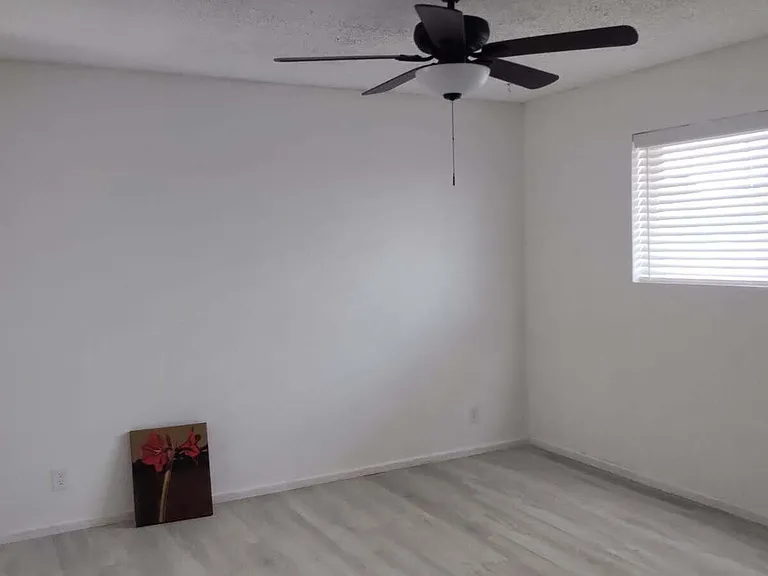 2261 E Evergreen St — Photo 19
