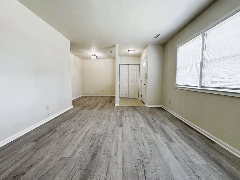3060 Pewter Rd — Photo 2