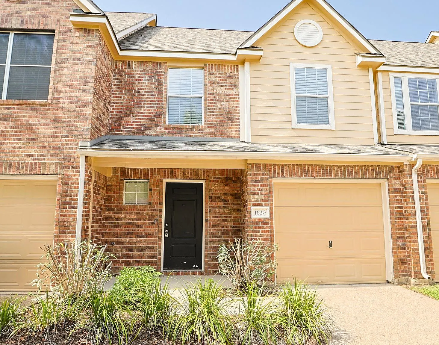 2 bed, 2.5 bath, 1305 sqft, $1,900 — Photo 4