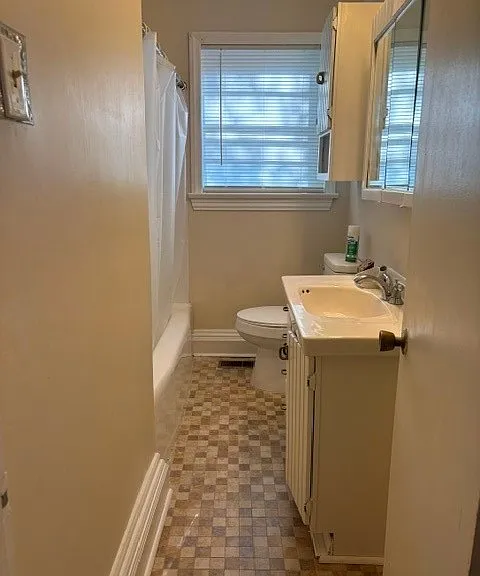422 Langdon St — Photo 8