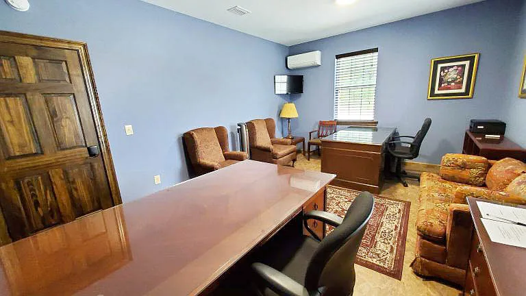 Studio, 225 sqft, $450 — Photo 1