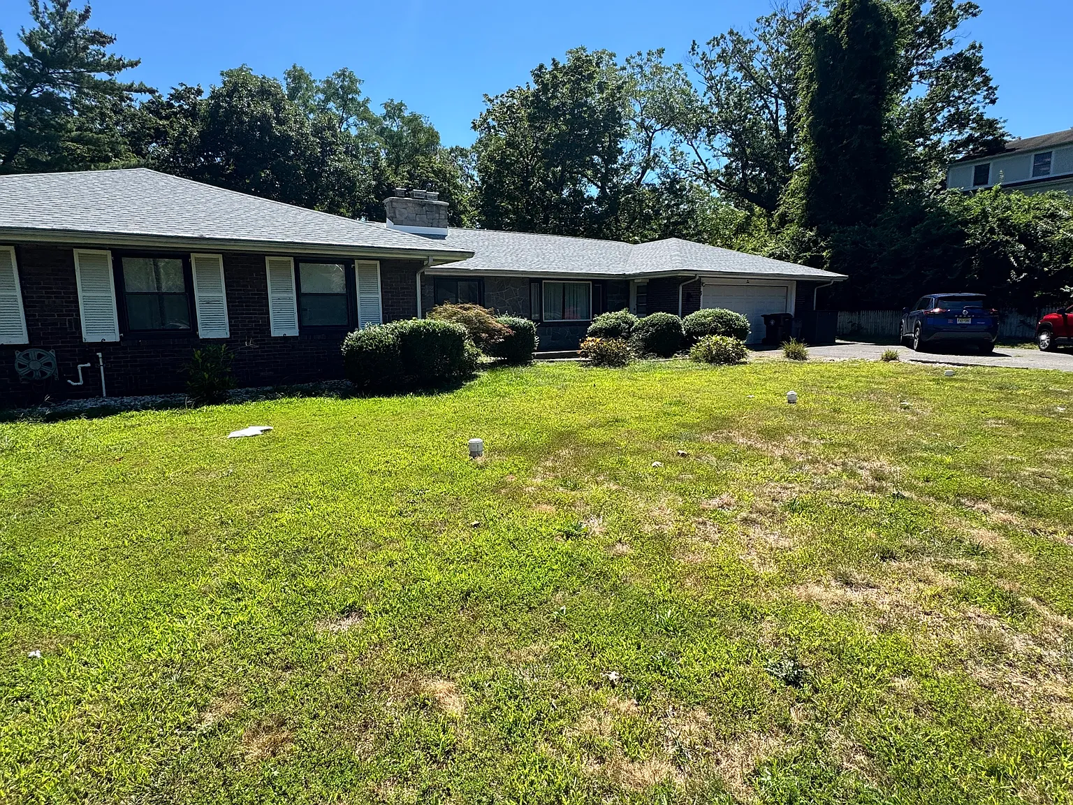 6 bed, 3300 sqft, $830 — Photo 1