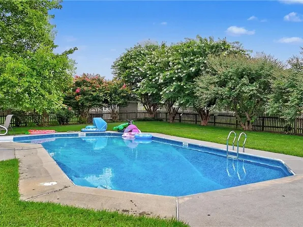1505 Hilltop Dr, Chesapeake, VA 23322