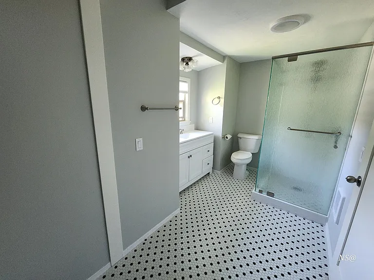 20 W Koch St — Photo 13