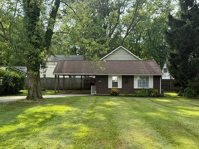 1726 Green Rd — Photo 1