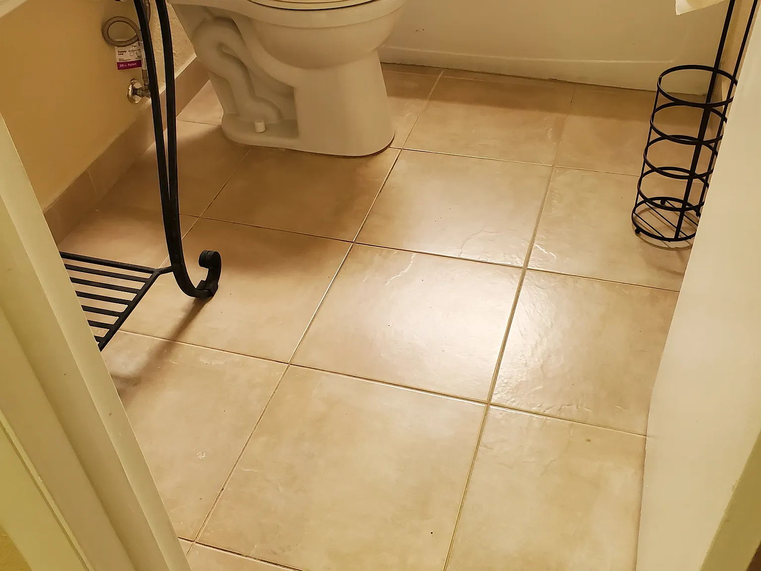 W 43rd Pl, Hialeah — Photo 2