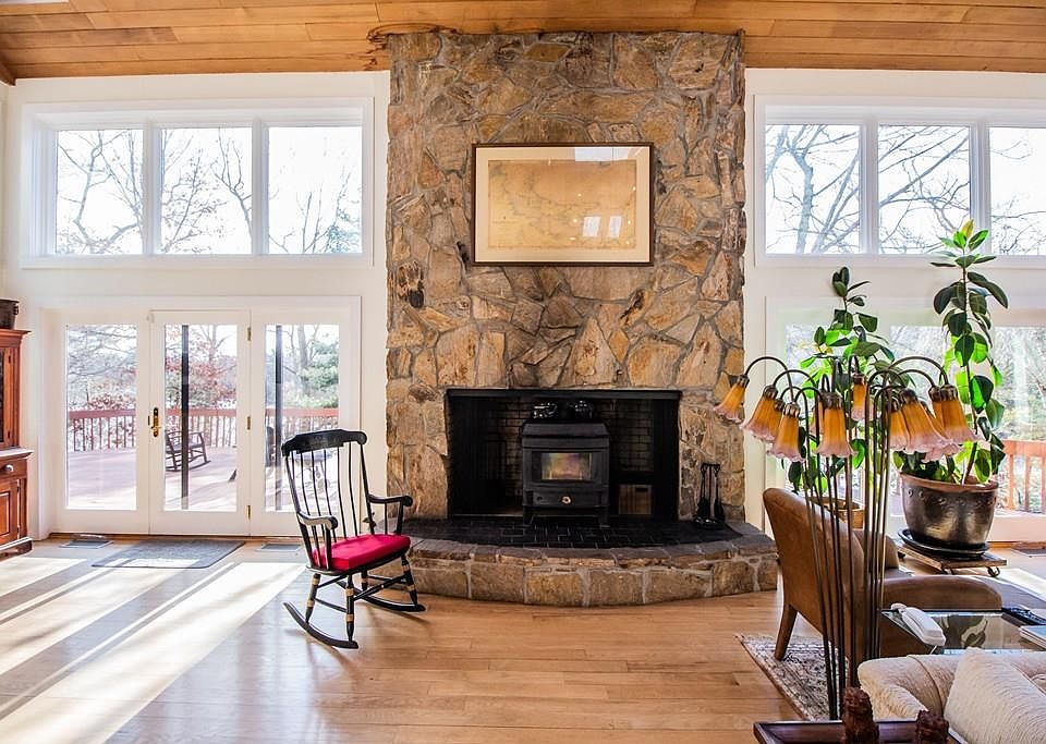 355 Pond St, Uxbridge, MA 01569 Zillow