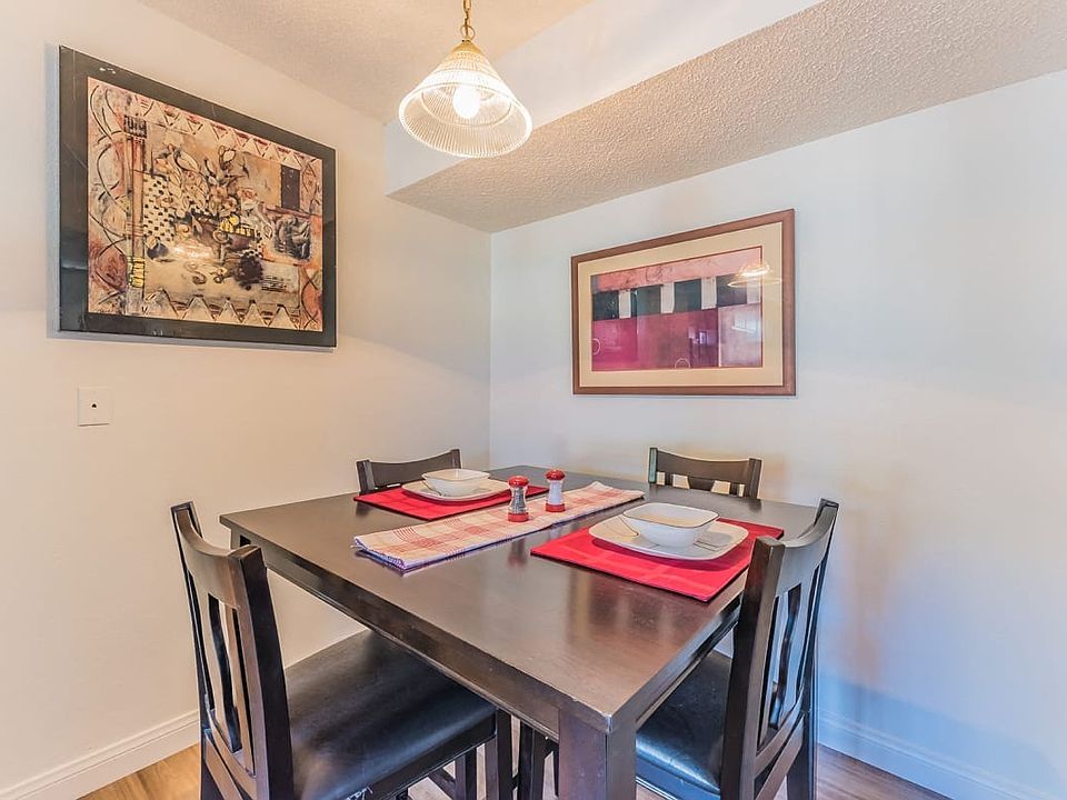 Toscana Villas dinning table