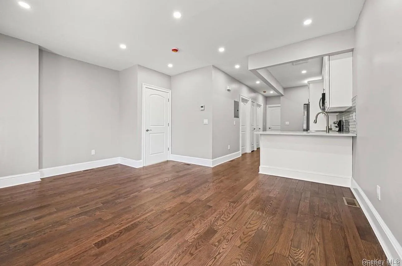 3 bed, 2.0 bath, 1100 sqft, $3,600 — Photo 4