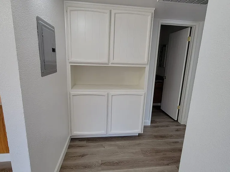 2512 Larkspur Ln — Photo 6