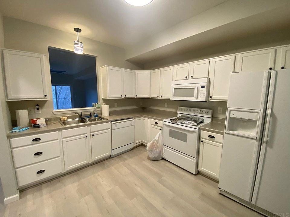 2nd image of 3701 E Barrington Dr APT 202