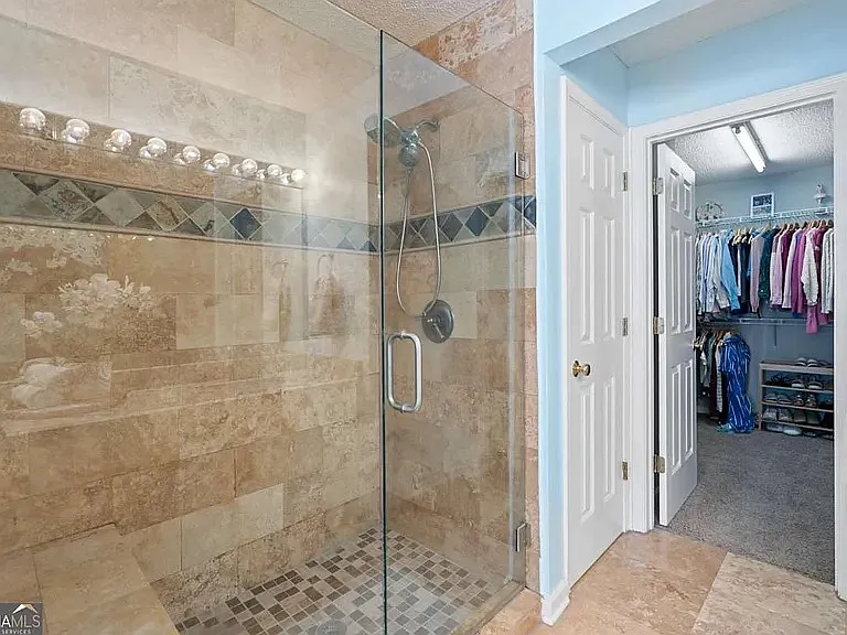 240 Regent Sq — Photo 11
