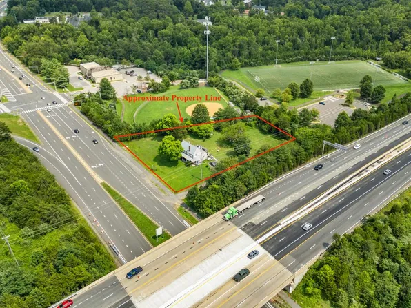 12115 Braddock Rd, Fairfax, VA 22030
