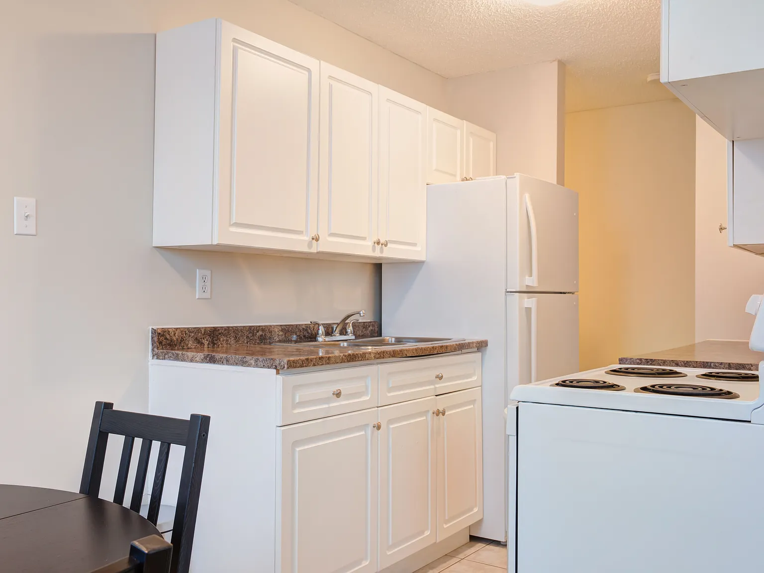Lunar Apartments — Photo 4
