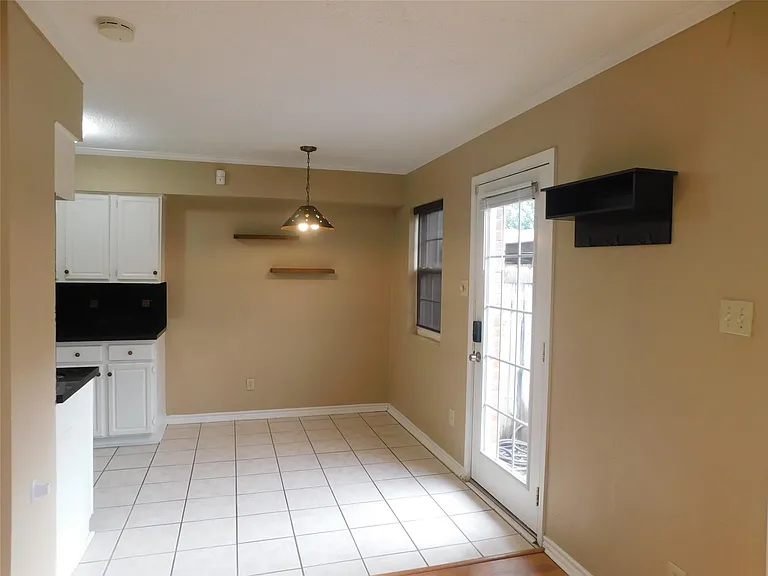 472 N Post Oak Ln — Photo 14
