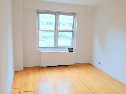 Rented by Yuan Jessica Chuang, LREB | media 16