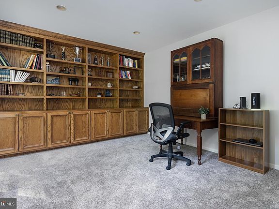 5th image of 11824 Clara Way