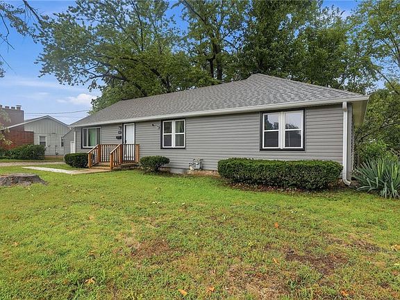 2nd image of 5807 Quivira Rd