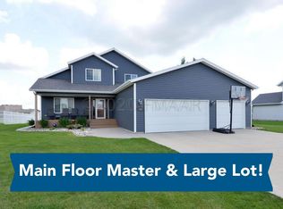 553 38th Ave W, West Fargo, ND 58078