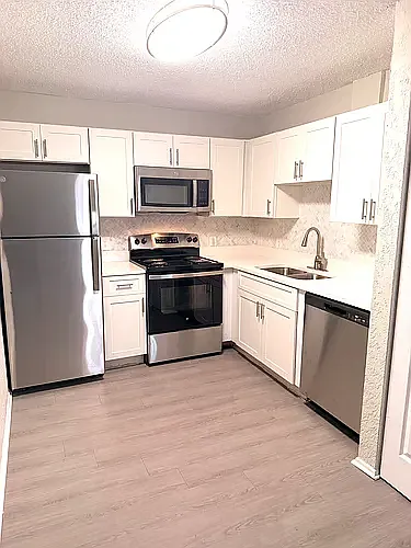 The Apartments at Oak Creek — Photo 16