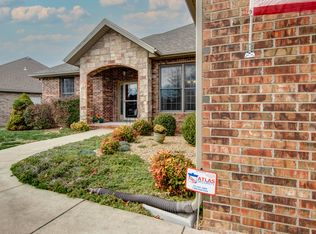 887 Dustin Ln, Nixa, MO 65714