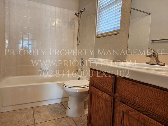 2nd image of 2052 Waverly Cir