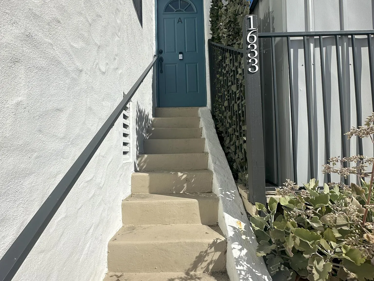2 bed, 950 sqft, $3,695 — Photo 3