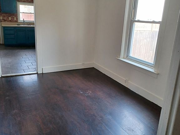 3rd image of 455 Chestnut St